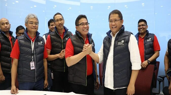 Kunjungan Menteri Kominfo ke Crisis Center Service Recovery Satelit Telkom 1  66% Layanan ATM Perbankan Telah Pulih