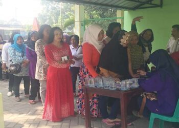 Amartha Berikan Akses Kacamata Gratis Bagi Warga Pedesaan