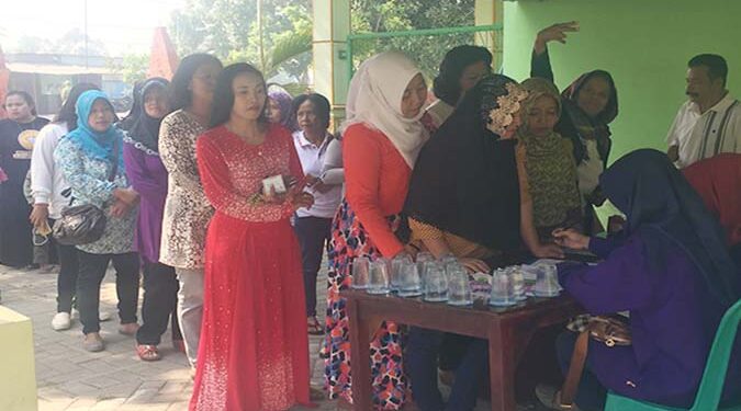 Amartha Berikan Akses Kacamata Gratis Bagi Warga Pedesaan