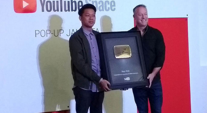 Bayu Skak Raih Gold Play Button Berkat Konten Khas