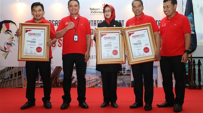 Telkom Serahkan Apresiasi Smart City Readiness 2017  kepada 52 Pemerintah Daerah di Seluruh Indonesia