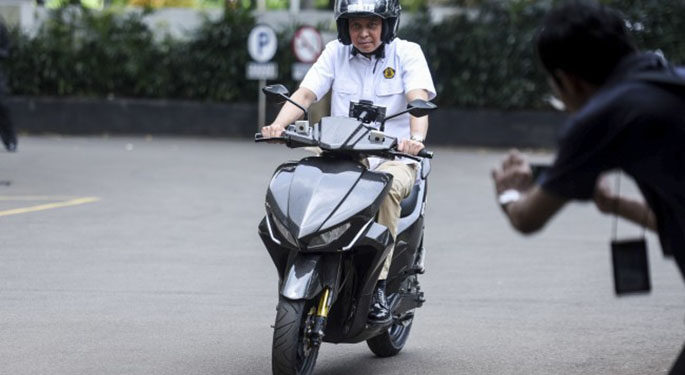 Motor Listrik Gesit Dijajal Sejumlah Menteri