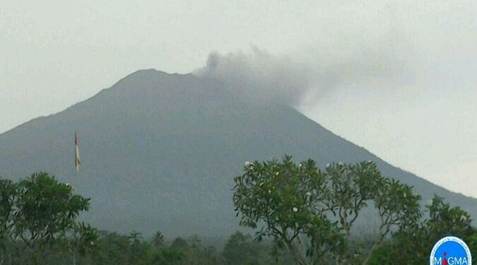 Pantau Aktivitas Gunung Agung via Aplikasi Ini