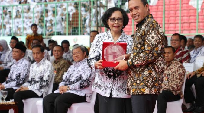 Penghargaan PGRI untuk Indonesia Digital Learning  Telkom Dorong Peningkatan Kompetensi Guru di Bidang ICT