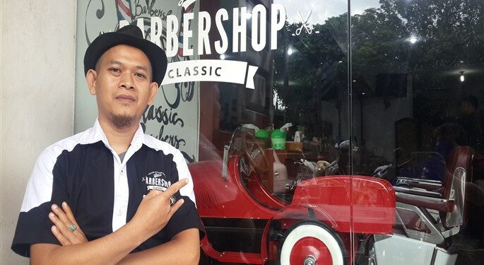 Rahmat Hidayatulloh : Mengadu Peruntungan di Usaha Potong Rambut