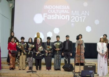 Kain Nusantara Pukau Masyarakat Milan