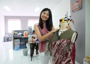 Patricia Andriani Halim : Jadikan Batik Sebagai Busana Kekinian