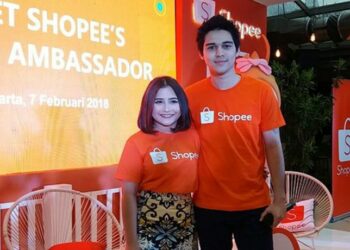 Tips Belanja Online ala Prilly Latuconsina dan Maxime Bouttier