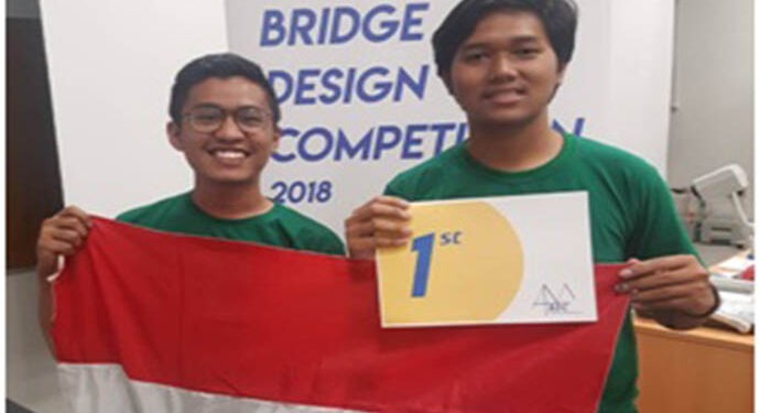 Tim Fakultas Teknik UI Juarai Bridge Design Competition di Singapura.