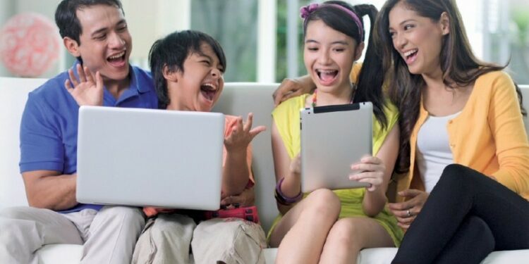 Agar Anak Bebas dari Bahaya Internet