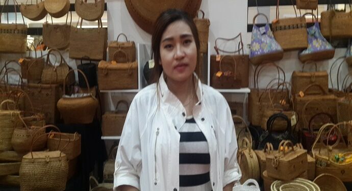 Ratna Indrawati : Berdayakan Pengrajin Rotan Ketak Untuk Mendunia