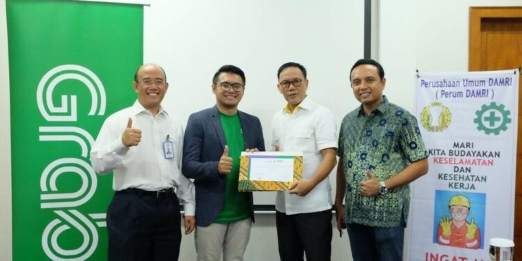 Grab dan Ovo Hadir di Terminal DAMRI Seluruh Indonesia