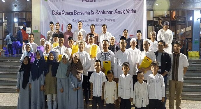 Telkom University Berbagi dengan 500 Anak Yatim
