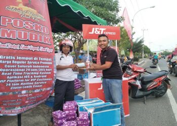 J&T Express Gelar Acara Bagi- bagi Takjil Untuk Masyarakat