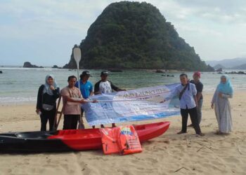 Tim Mahasiswa ITS Buat Kapal Kano Ramah Lingkungan