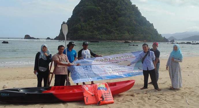 Tim Mahasiswa ITS Buat Kapal Kano Ramah Lingkungan