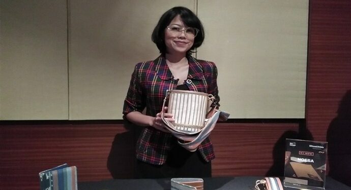 Cendy Mirnaz : Produksi Kain Tenun Ikat Sambil Memberdayakan Pengrajin Lokal