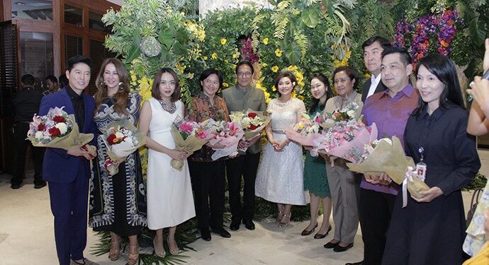 Central Department Store Rayakan Ulang Tahun ke-4 Dengan Bunga