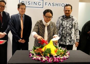 Menlu Retno Resmikan Rising Fashion 2018 di Singapura