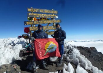 Atlit ATEX Berhasil Capai Uhuru Peak Kilimanjaro