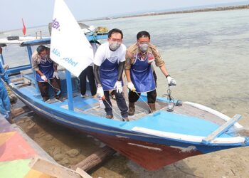 AkzoNobel dan Greenation Foundation Gelar #OperasiTangkapPlastik di Kepulauan Seribu