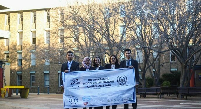 Mahasiswa ITS Raih Gelar Honorable Di Kompetisi AMUNC 2018 Australia
