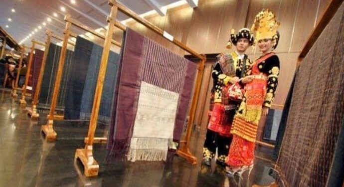 Pameran Kain Ulos Langka di Museum Tekstil Jakarta