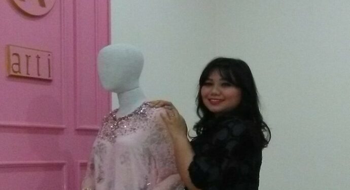 Della Mertha Ananta : Fokus Rancang Gaun Pesta untuk Anak Muda