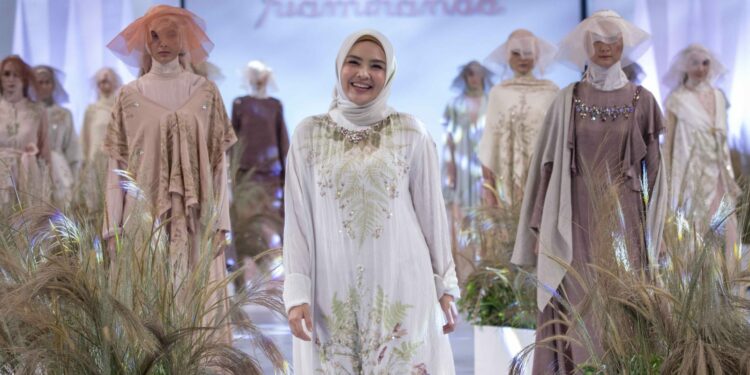 Kolaborasi Ria Miranda dan Tokopedia Dalam Kolase