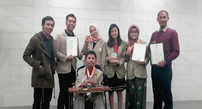 Sepatu Buatan Mahasiswa UGM Juara Di Seoul