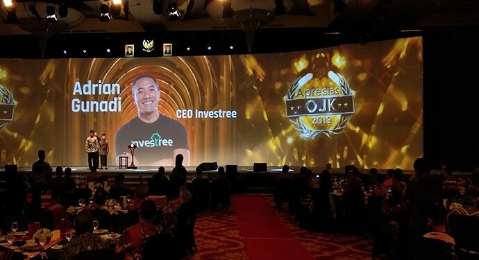 Adrian Gunadi Raih Tokoh Milenial Keuangan 2018