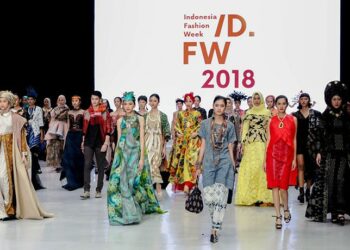 Indonesia Fashion Week 2019 Angkat  Budaya Borneo