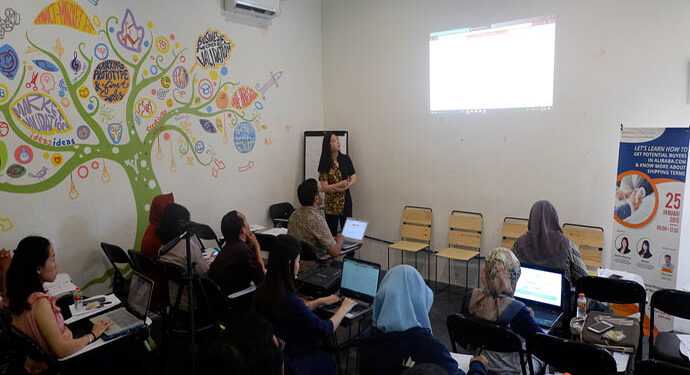 Pelaku Usaha Surabaya Didorong Tembus Pasar Ekspor Lewat Platform Digital