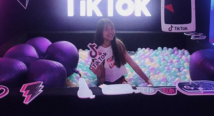 Dinda Cassanova Beraksi di Panggung Pesta Akhir Tahun TikTok Se Asia Tenggara