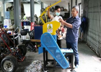 Atasi Sampah Plastik, UGM Ciptakan Mesin Pencacah Plastik Kresek