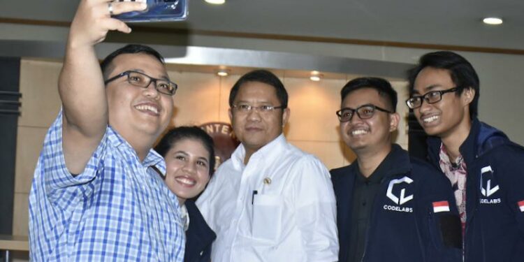 Mahasiswa UNIKOM Ciptakan Aplikasi Sellution untuk UMKM