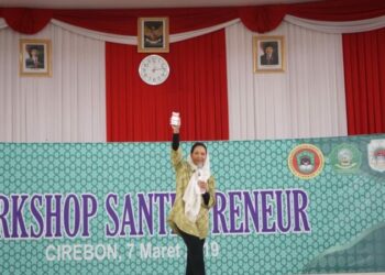 Menteri Rini Soemarno Kenalkan LinkAja ke 1.500 Santri di Pondok Pesantren Buntet Cirebon