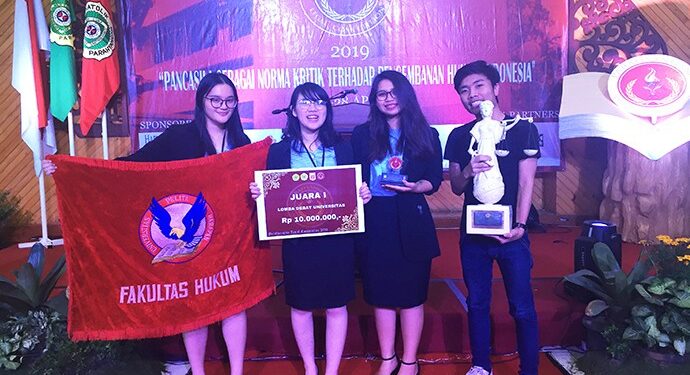 DARE UPH Juara Lomba Debat Hukum Nasional