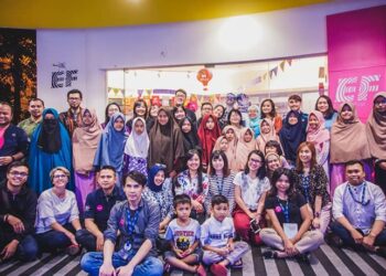 Ramadan 1440 H, EF Berbagi Kebahagiaan Di Panti Asuhan dan Panti Jompo