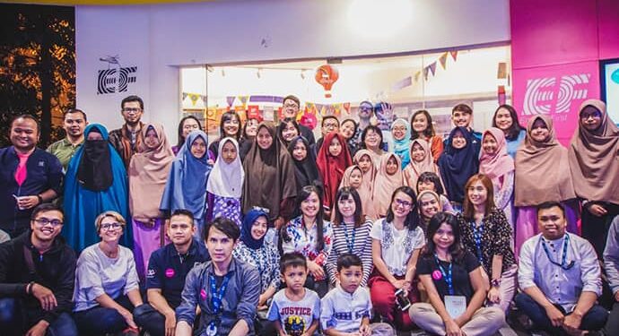 Ramadan 1440 H, EF Berbagi Kebahagiaan Di Panti Asuhan dan Panti Jompo