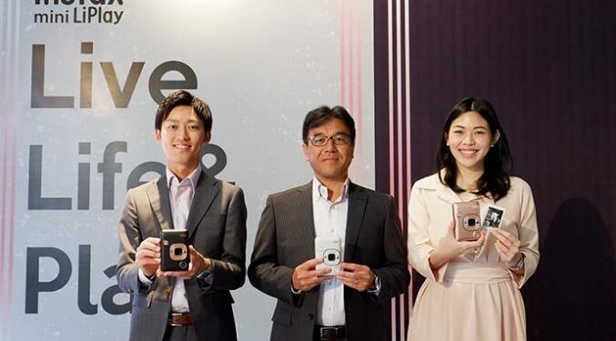 Instax Mini LiPlay, Kamera 2in1 Yang Bisa Merekam Suara