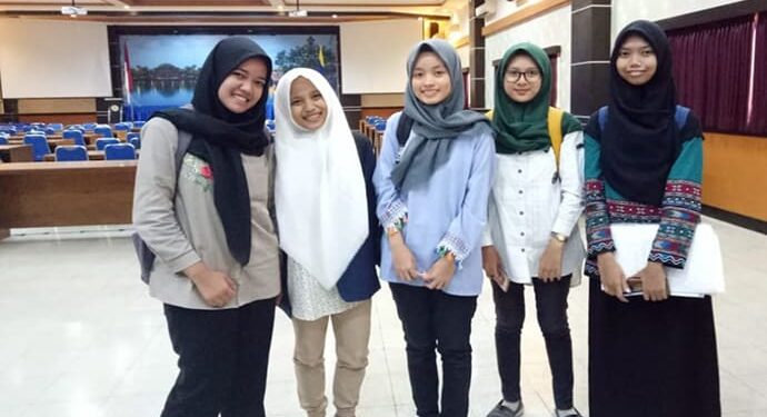 Funtastis Lipcard, Lipstik Dari Ekstrak Buat Bit