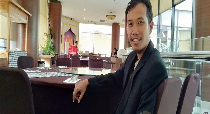 Elang Yudantoro : Dari Guru, Banting Stir dan Sukses Jadi Penjual Sandal