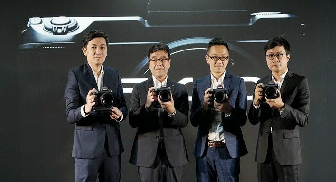 Kamera Fujifilm GFX100 Dengan Sensor 102MP