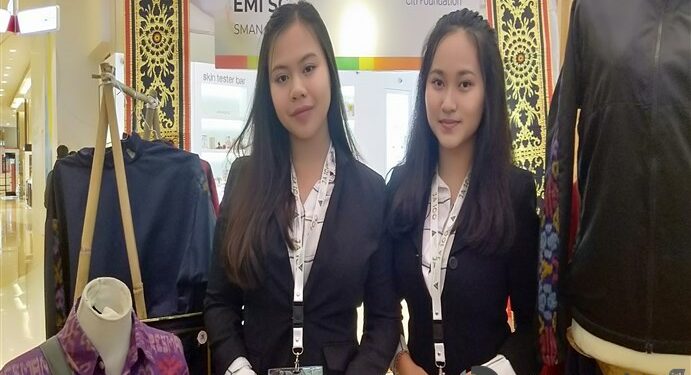 Adelia Putri & Ninengah Akinah : Bangun Bisnis Jaket Serbaguna Dari Bangku SMA