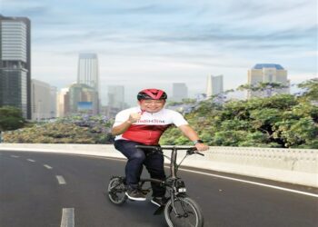 Wujud Peduli Sesama, Direktur Utama Telkom Berikan Donasi Melalui Bersepeda Sejauh 30Km