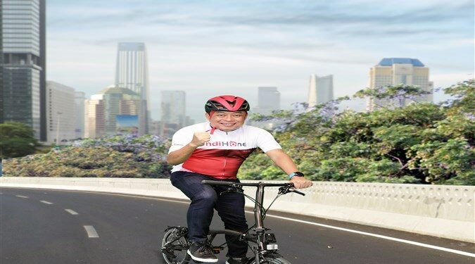 Wujud Peduli Sesama, Direktur Utama Telkom Berikan Donasi  Melalui Bersepeda Sejauh 30Km
