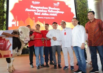 Keluarga Besar TelkomGroup Distribusikan 1.186 Hewan Kurban
