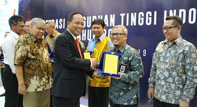 Telkom University Raih Peringkat Pertama PTS di Indonesia