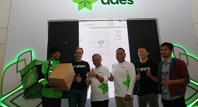 Kolaborasi Ades dan Gojek Untuk Lingkungan Bebas Sampah Plastik